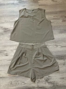 Wayre Sleeveless Crop Top and High waisted shorts in Taupe